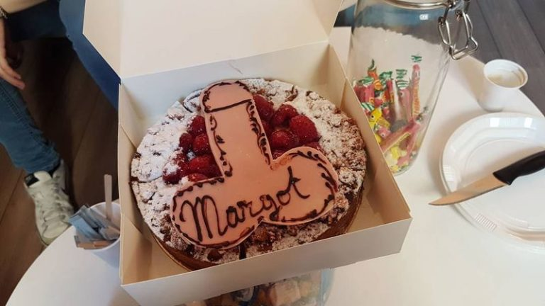 Gâteau d'anniversaire chez One Hour Escape Game Paris 11e